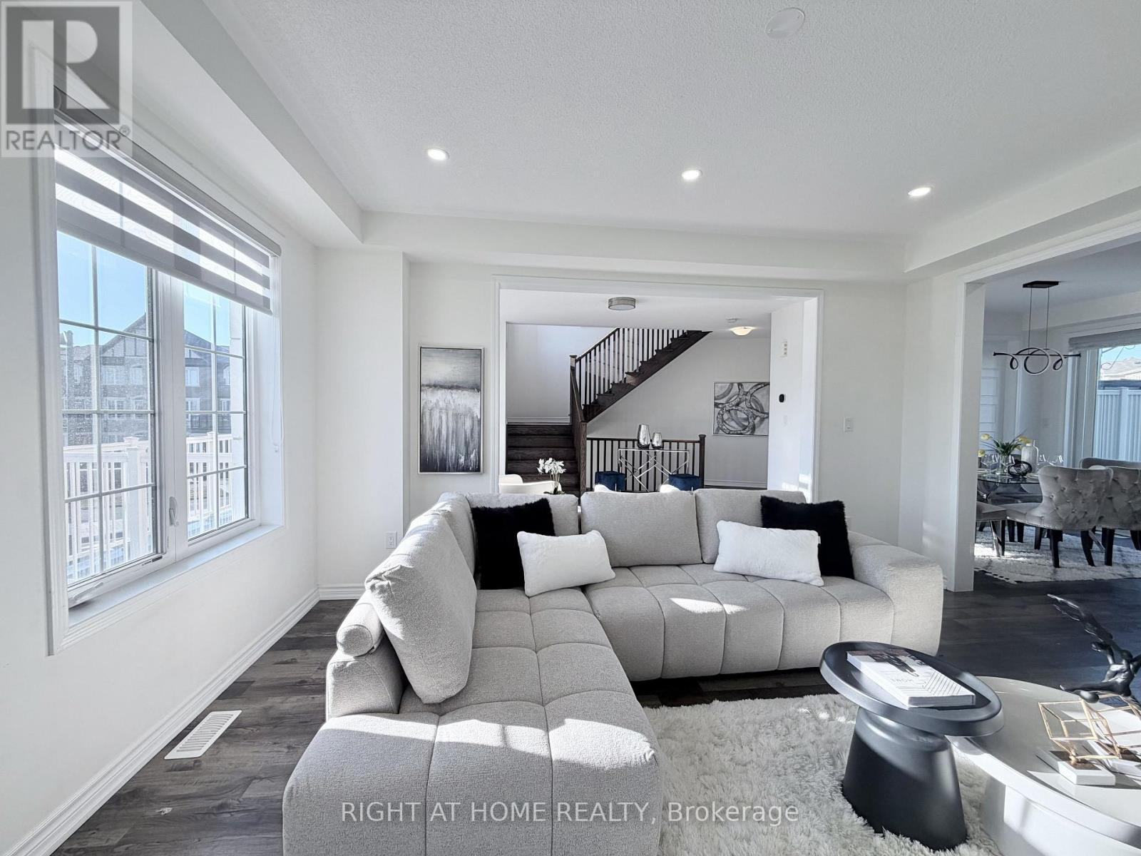 21 - 1222 Rose Way, Milton, Ontario  L9E 1P2 - Photo 4 - W12987392