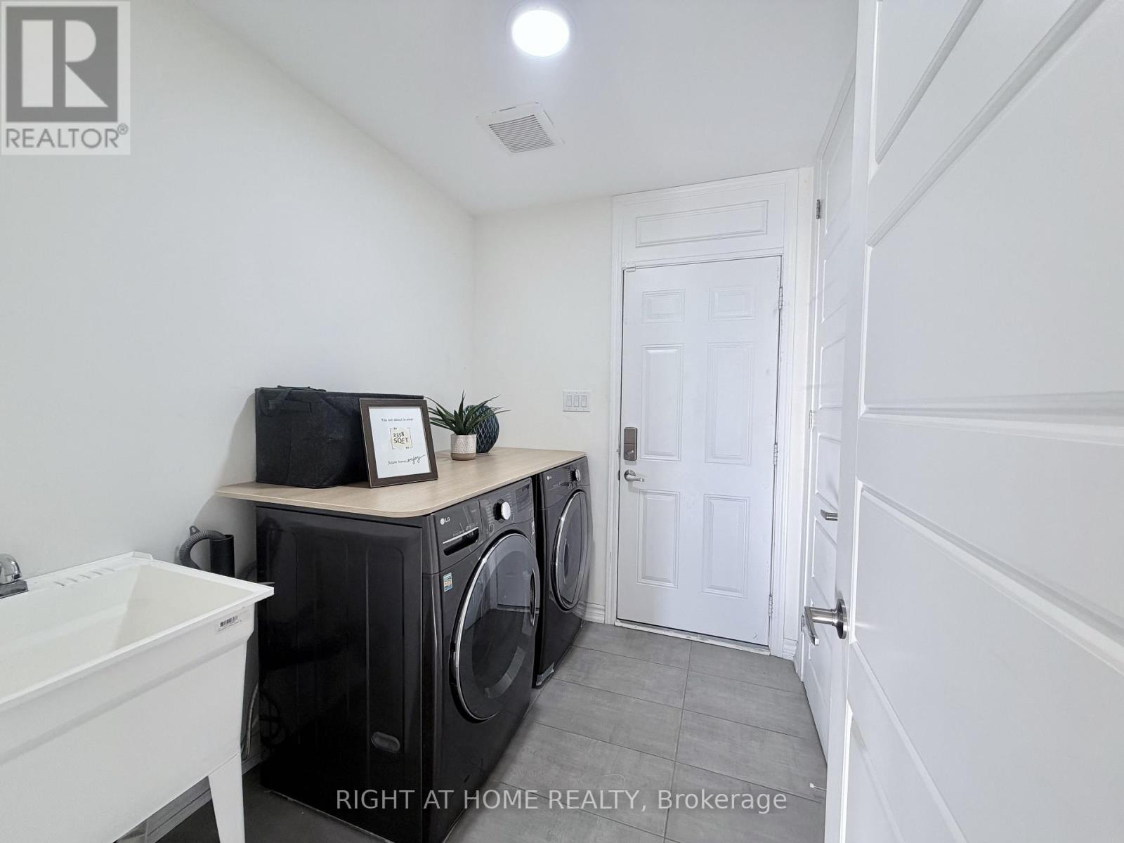 21 - 1222 Rose Way, Milton, Ontario  L9E 1P2 - Photo 45 - W12987392