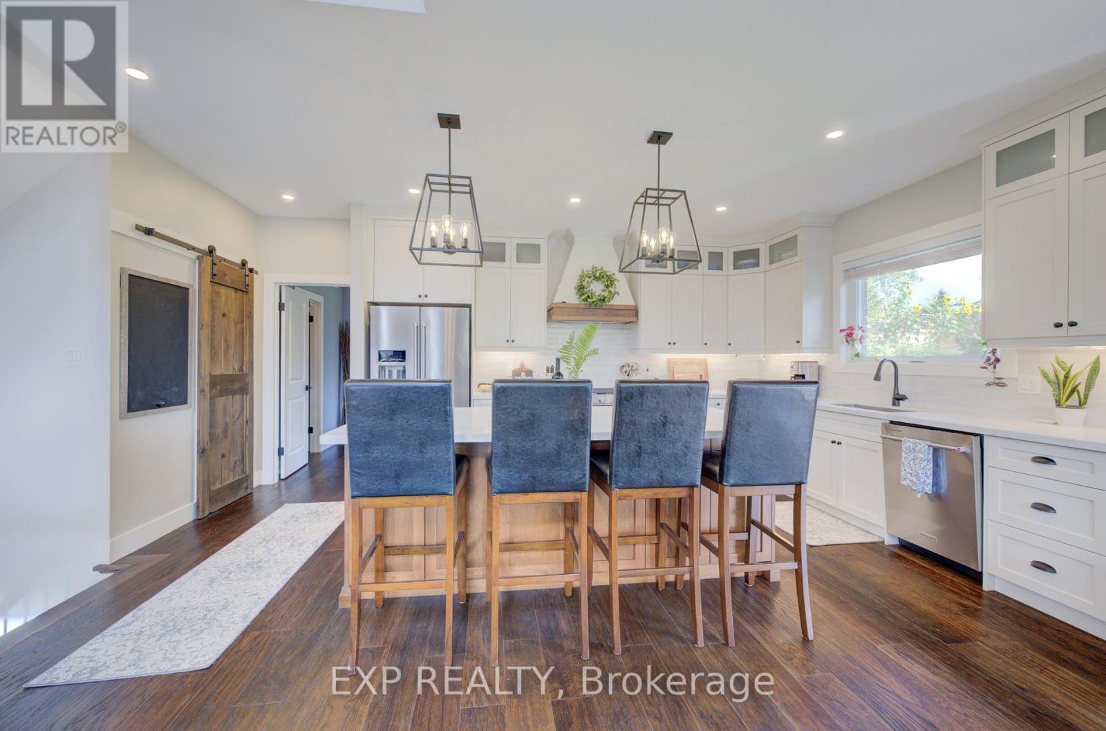 58 Carriage Crossing, Mapleton, Ontario  N0G 1P0 - Photo 15 - X12987340