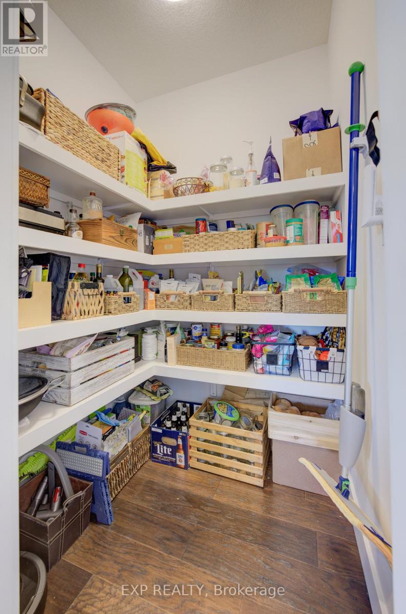 58 Carriage Crossing, Mapleton, Ontario  N0G 1P0 - Photo 21 - X12987340