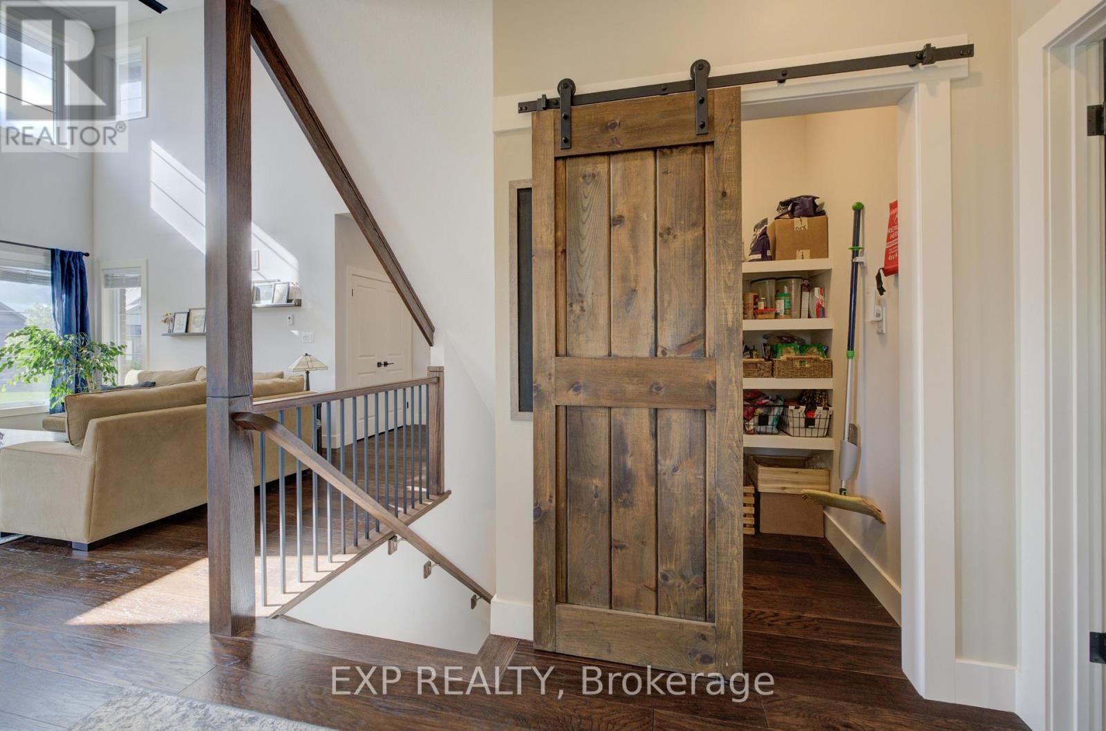 58 Carriage Crossing, Mapleton, Ontario  N0G 1P0 - Photo 31 - X12987340