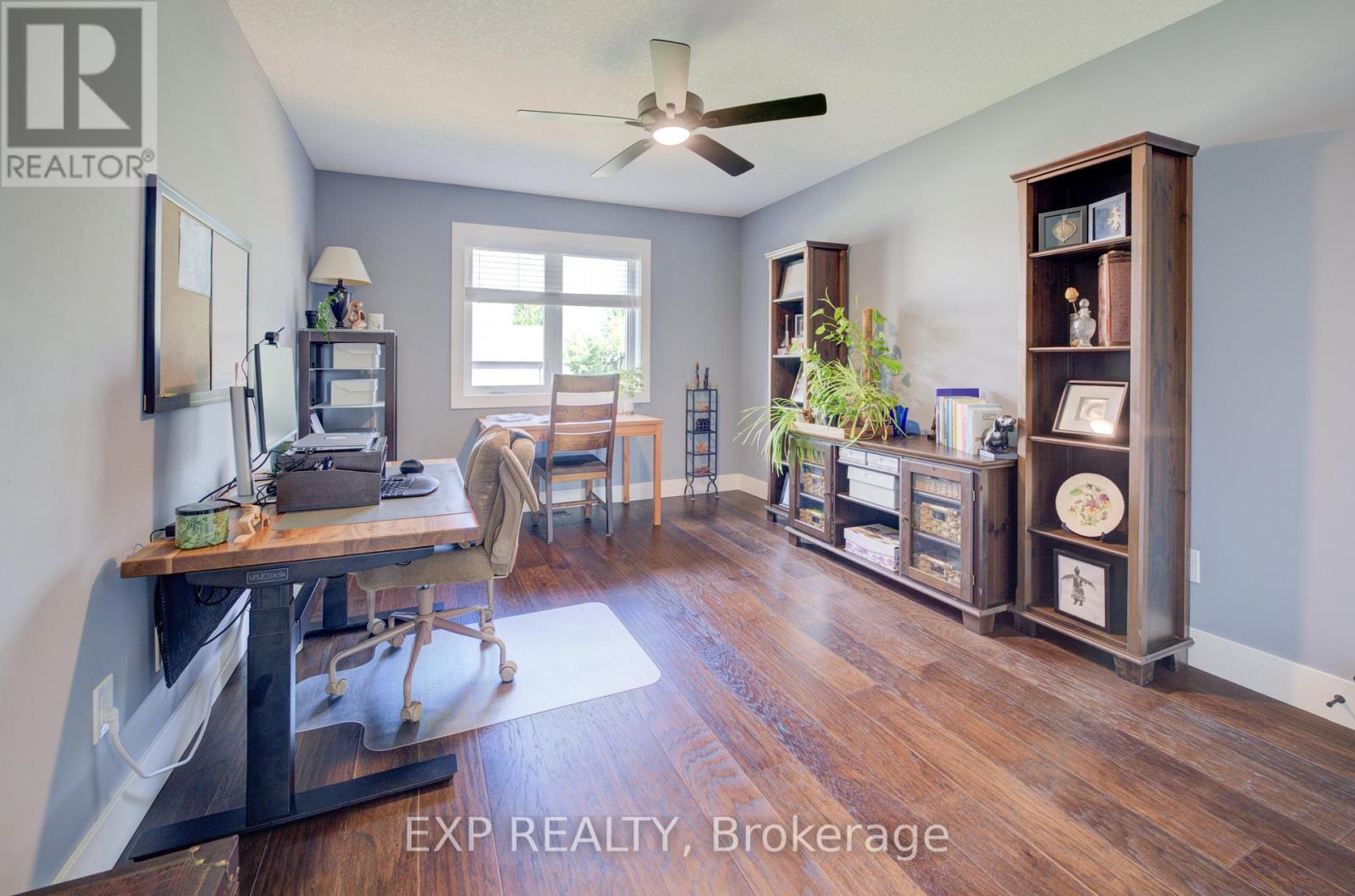 58 Carriage Crossing, Mapleton, Ontario  N0G 1P0 - Photo 38 - X12987340