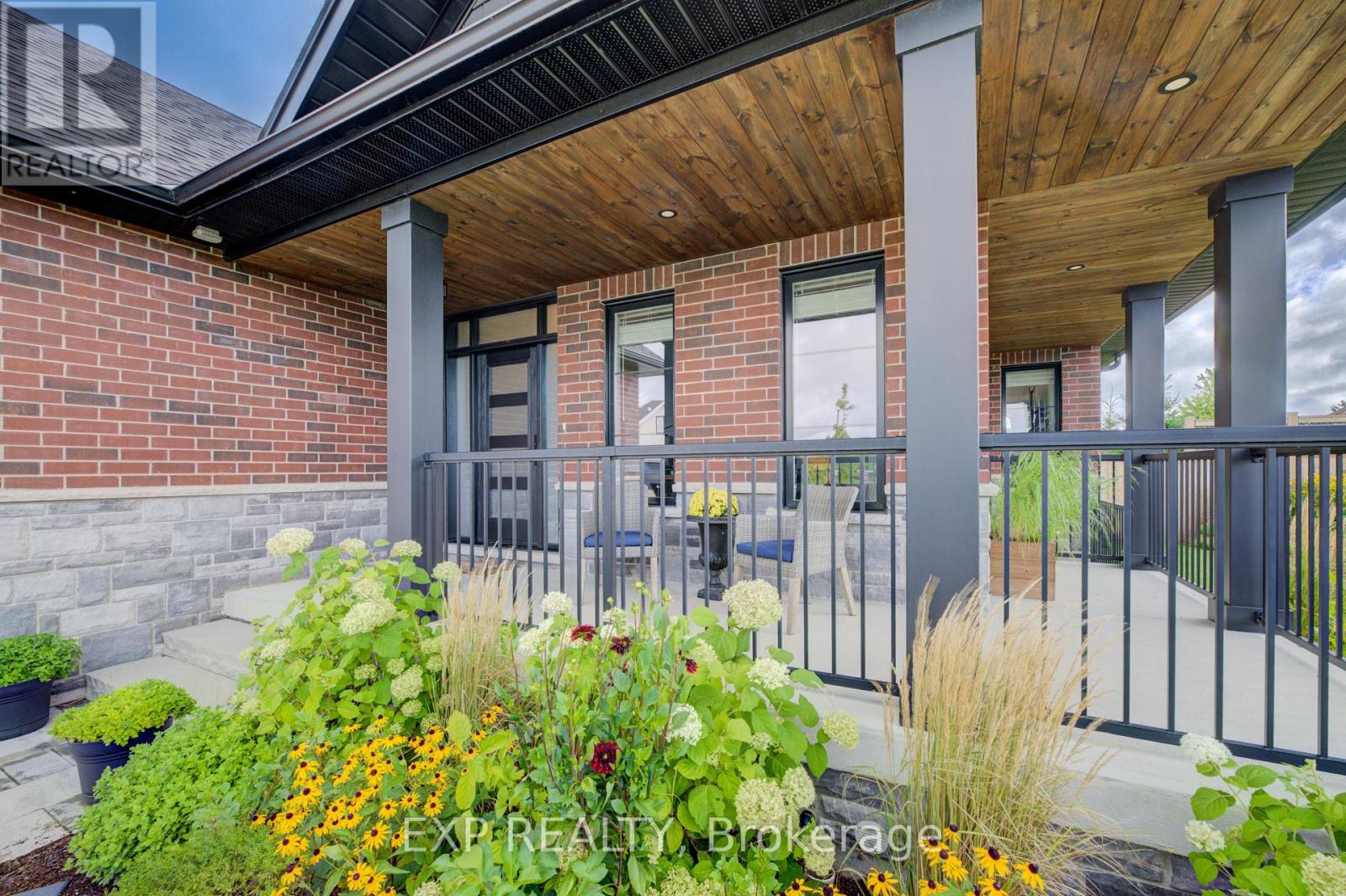 58 Carriage Crossing, Mapleton, Ontario  N0G 1P0 - Photo 4 - X12987340