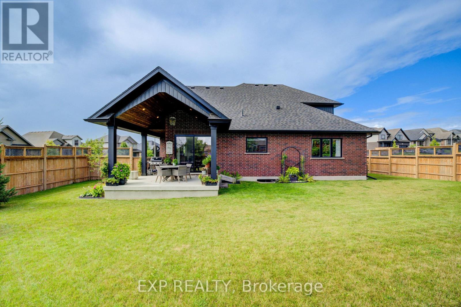 58 Carriage Crossing, Mapleton, Ontario  N0G 1P0 - Photo 40 - X12987340