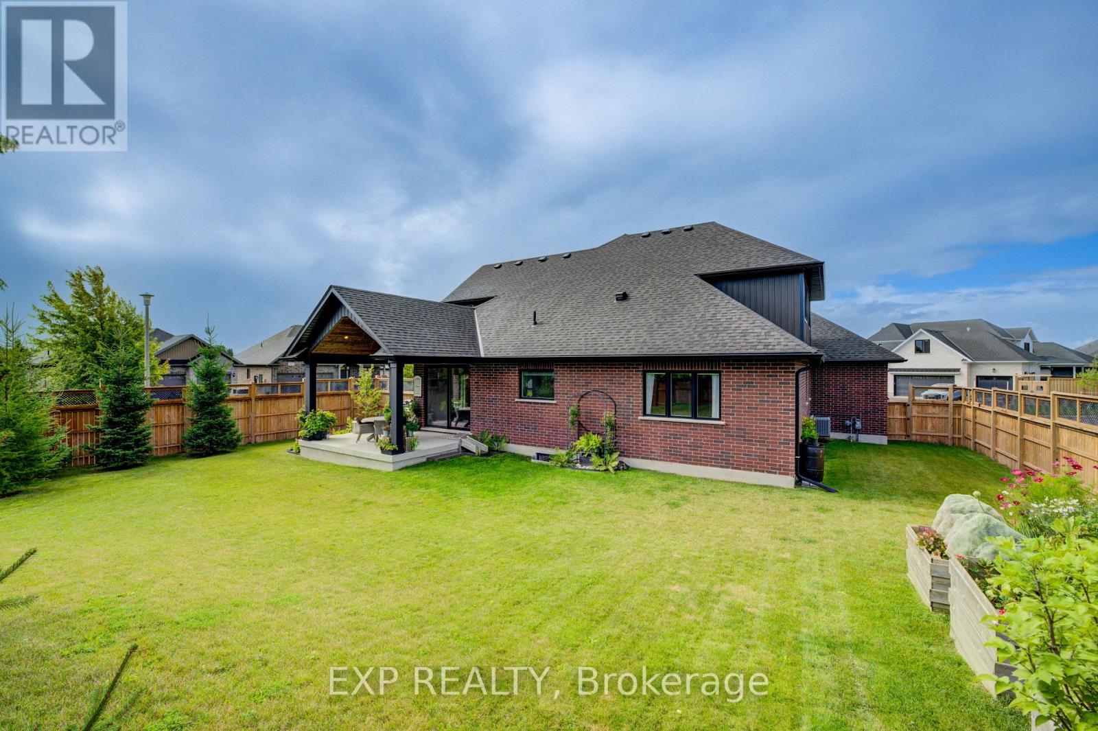 58 Carriage Crossing, Mapleton, Ontario  N0G 1P0 - Photo 41 - X12987340