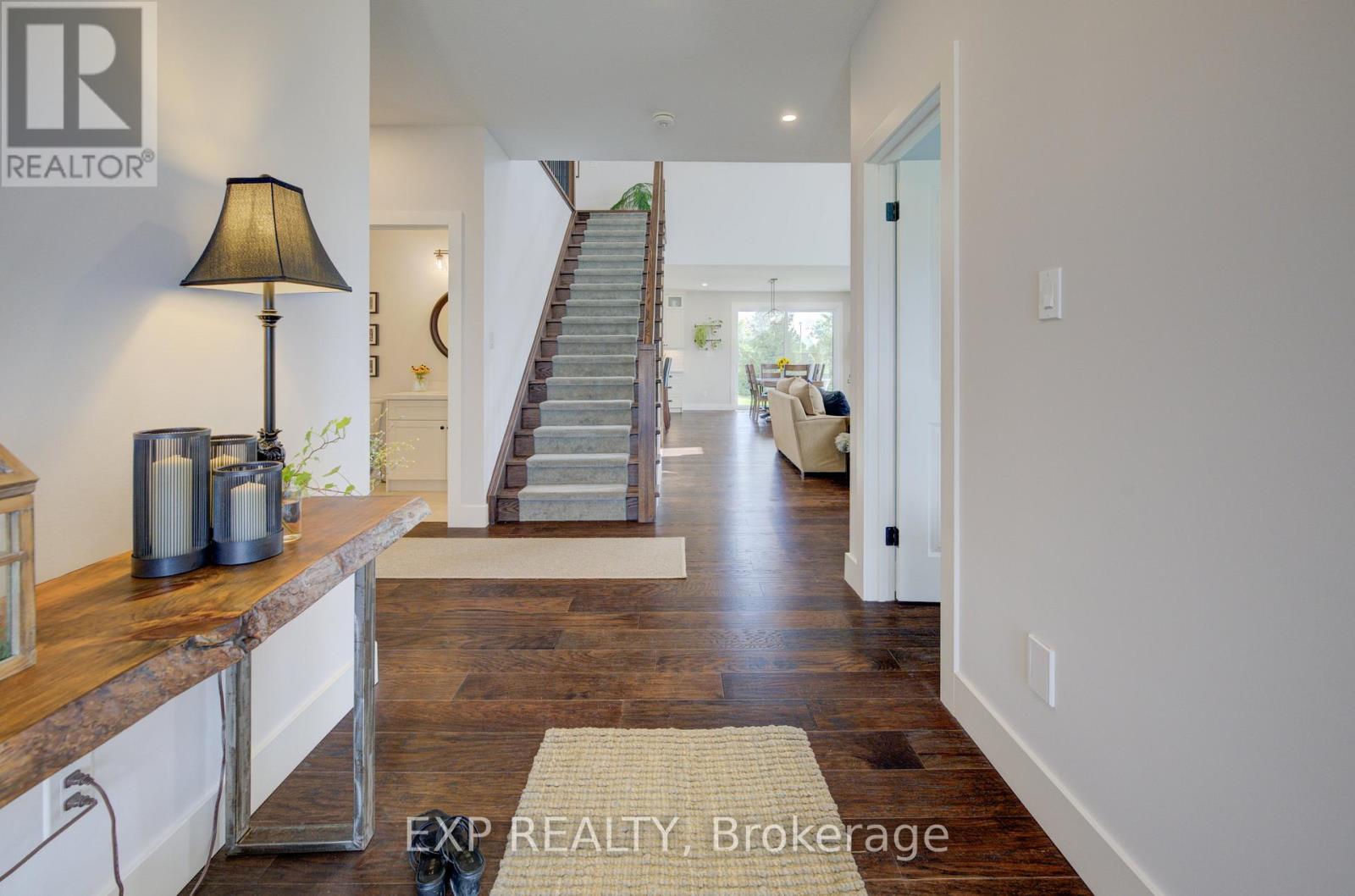 58 Carriage Crossing, Mapleton, Ontario  N0G 1P0 - Photo 7 - X12987340