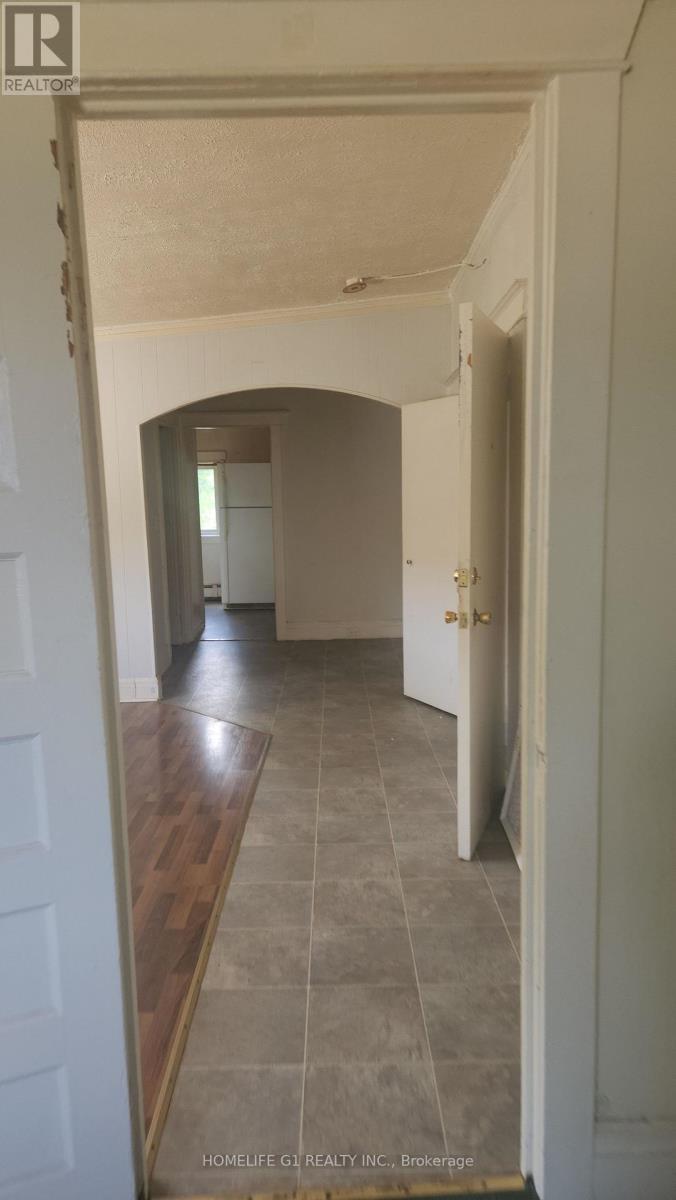 42 Riverside Drive, Welland, Ontario  L3C 5E2 - Photo 2 - X12987370