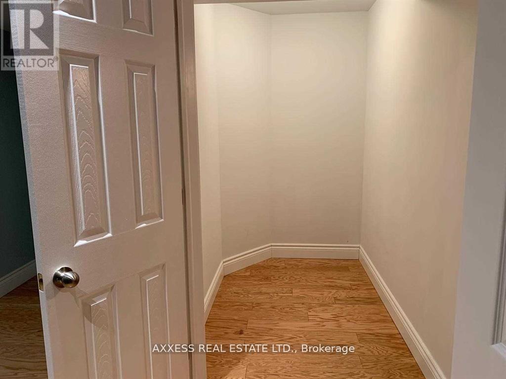 58 Spadara Drive, Hamilton, Ontario  L9B 2K3 - Photo 12 - X12987384