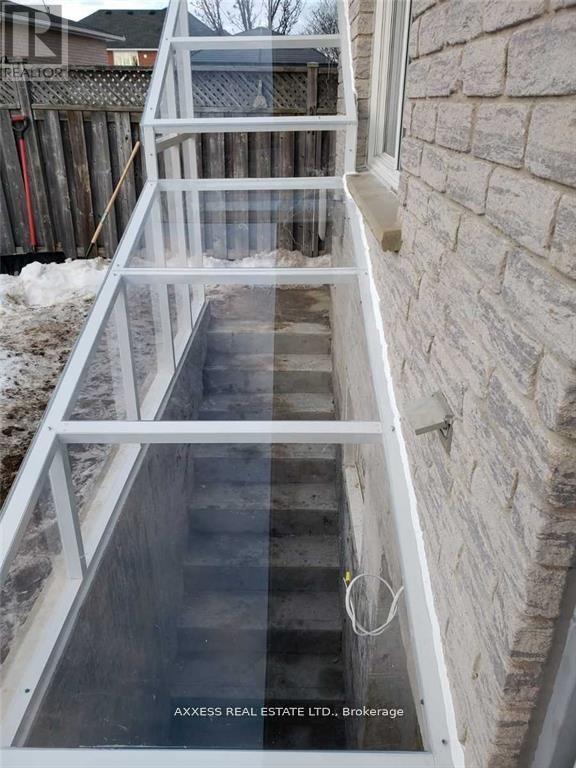 58 Spadara Drive, Hamilton, Ontario  L9B 2K3 - Photo 2 - X12987384