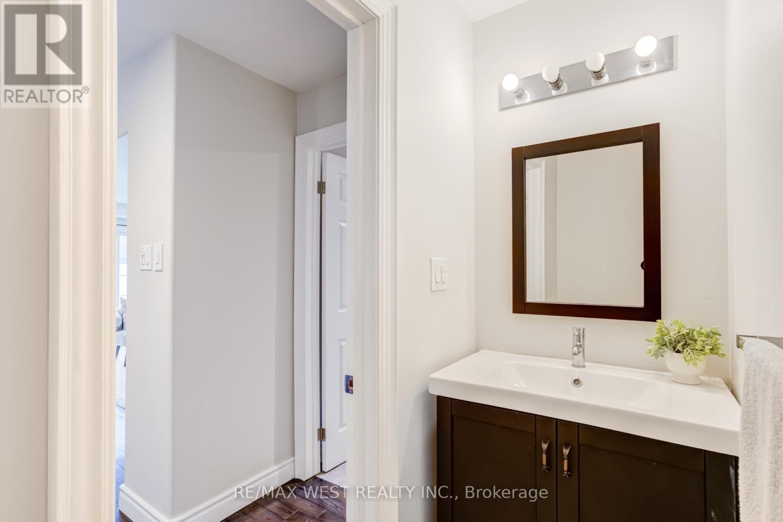 890 Wayne Drive, Newmarket, Ontario  L3Y 5T7 - Photo 18 - N12985360