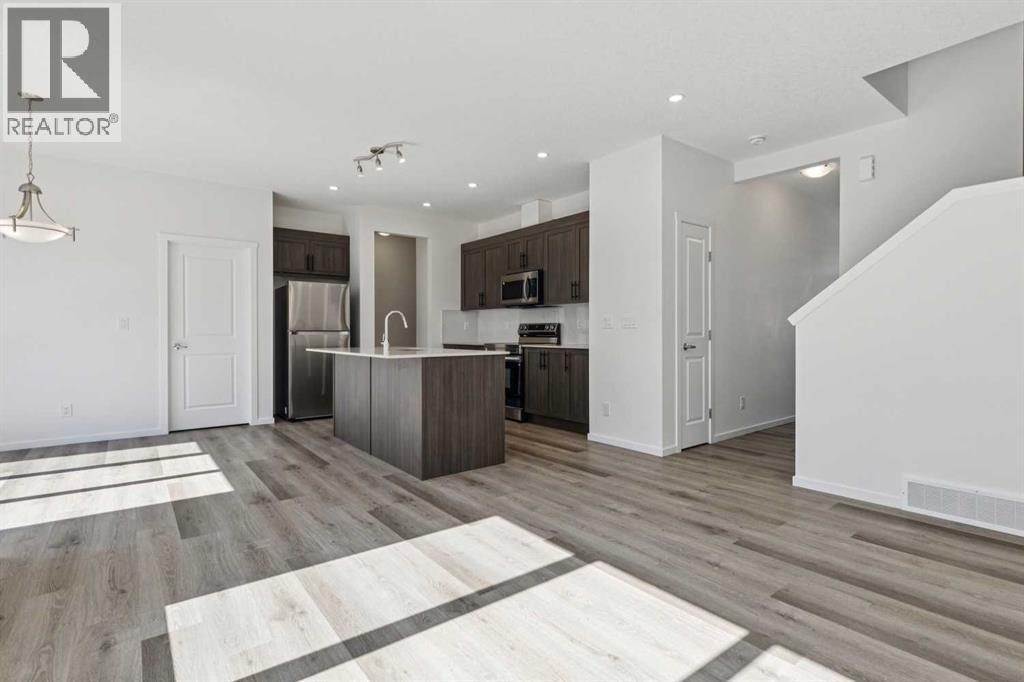 25 Yorkstone Row Sw, Calgary, Alberta  T2X 5H4 - Photo 6 - A2296058