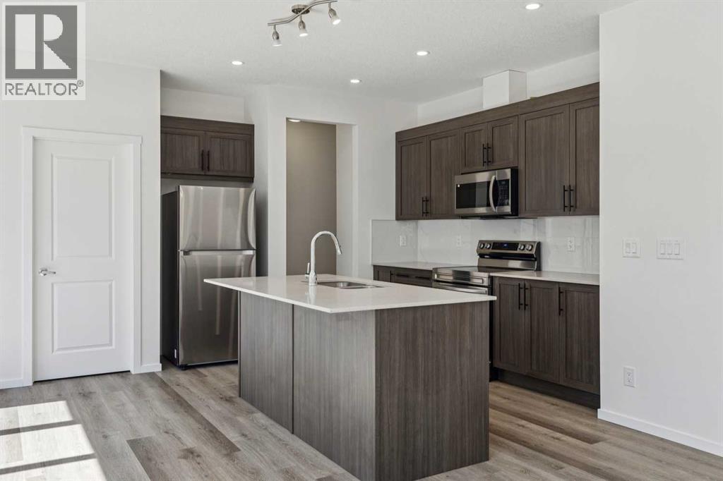 25 Yorkstone Row Sw, Calgary, Alberta  T2X 5H4 - Photo 4 - A2296058