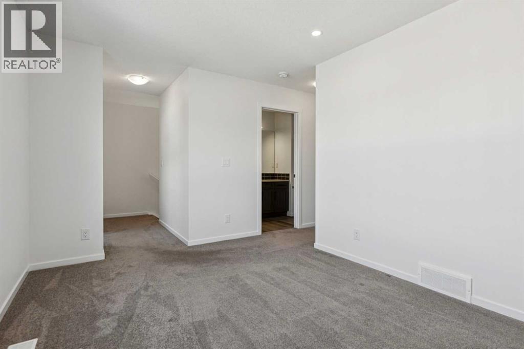 25 Yorkstone Row Sw, Calgary, Alberta  T2X 5H4 - Photo 18 - A2296058