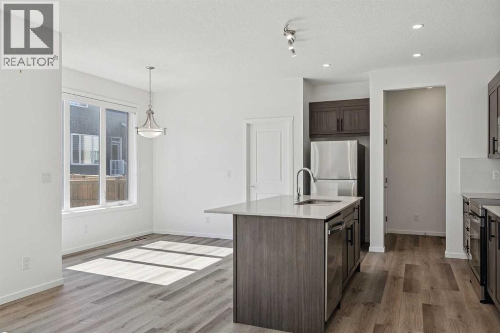 25 Yorkstone Row Sw, Calgary, Alberta  T2X 5H4 - Photo 10 - A2296058