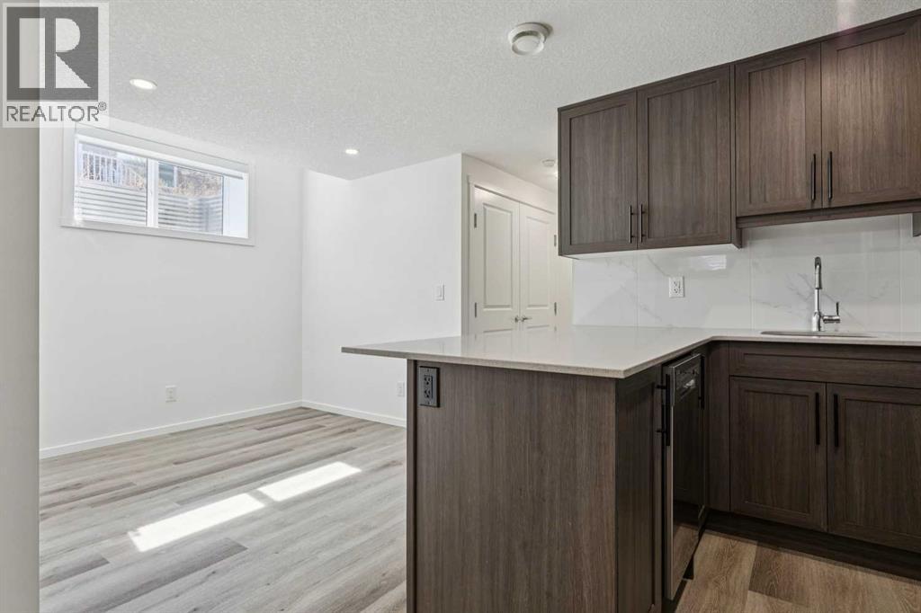 25 Yorkstone Row Sw, Calgary, Alberta  T2X 5H4 - Photo 38 - A2296058