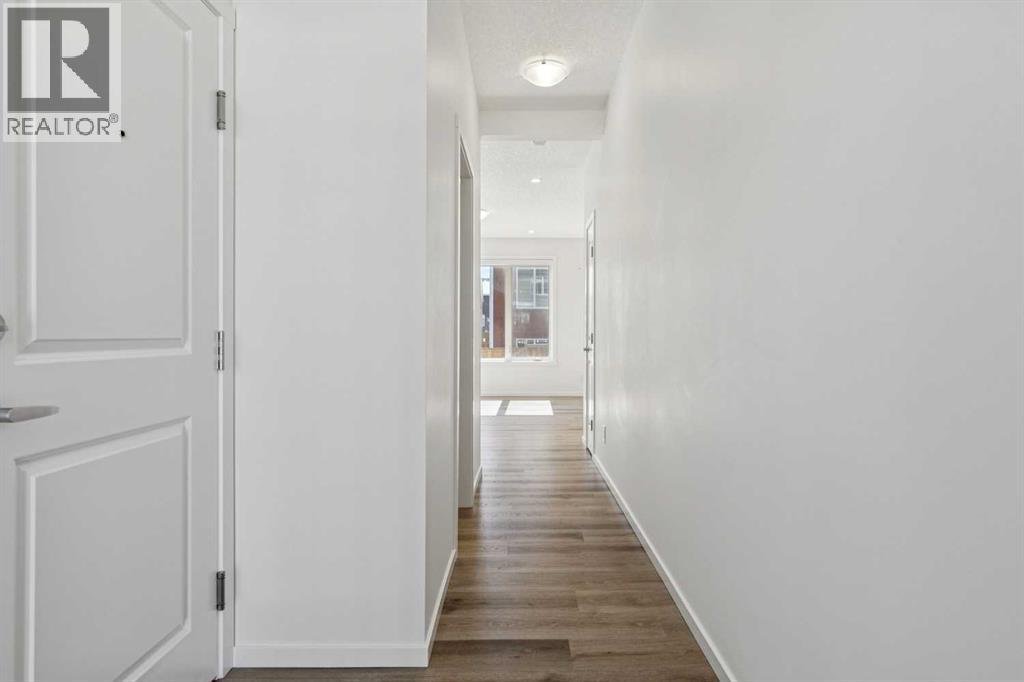 25 Yorkstone Row Sw, Calgary, Alberta  T2X 5H4 - Photo 3 - A2296058