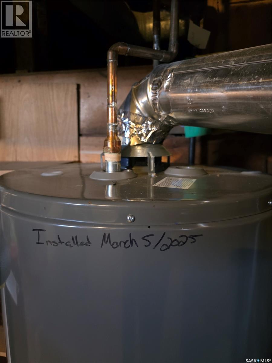 604 3rd Avenue, Swift Current, Saskatchewan  S9H 0S9 - Photo 17 - SK032653