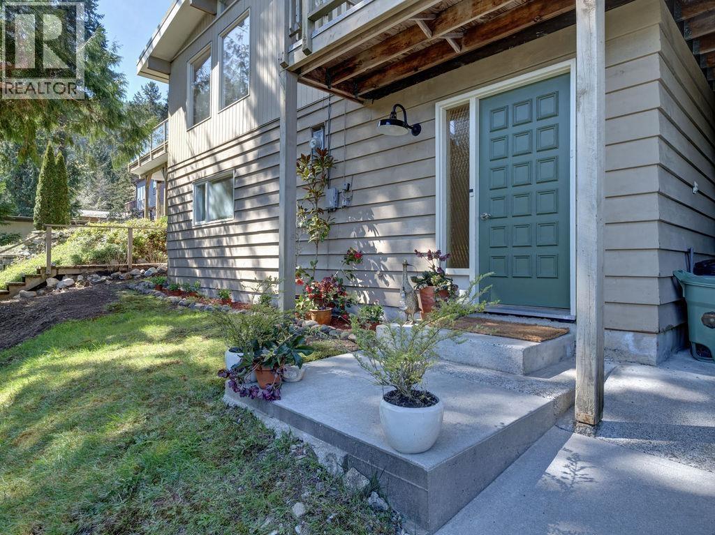 1175 Marine Drive, Gibsons, British Columbia  V0N 1V1 - Photo 3 - R3110116