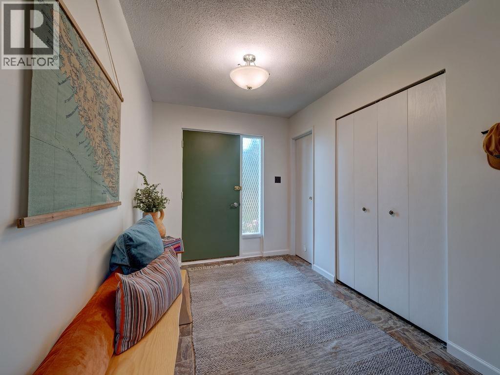 1175 Marine Drive, Gibsons, British Columbia  V0N 1V1 - Photo 5 - R3110116