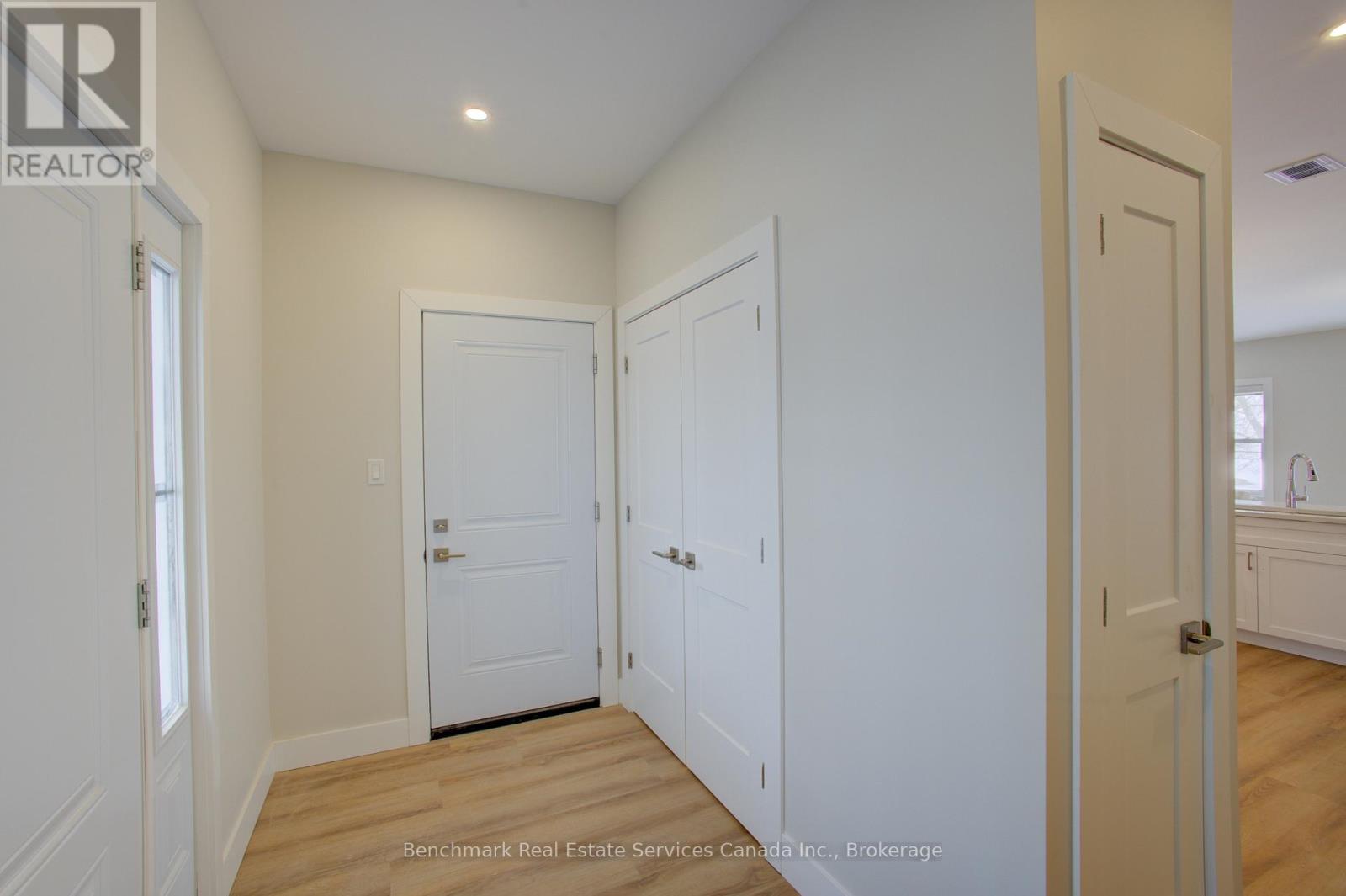 38 - 1182 Queen Street, Kincardine, Ontario  N2Z 1G4 - Photo 2 - X12987408