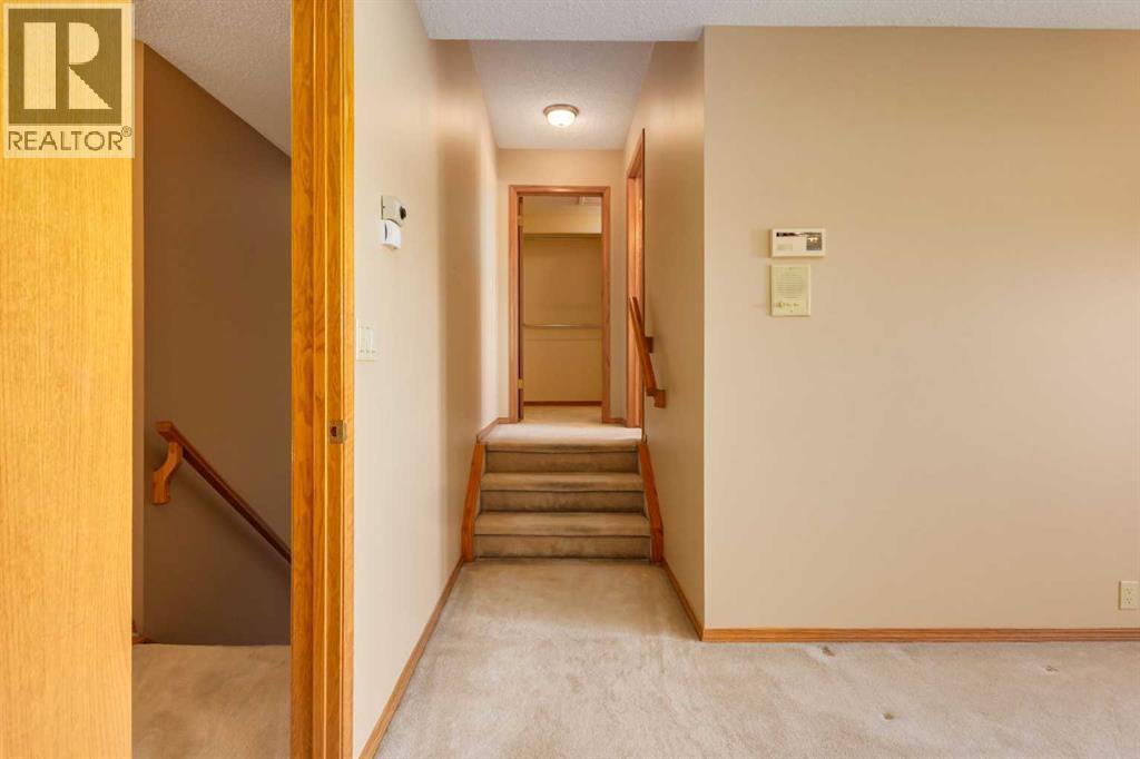 55 Oakmount Court Sw, Calgary, Alberta  T2V 5B9 - Photo 20 - A2297656