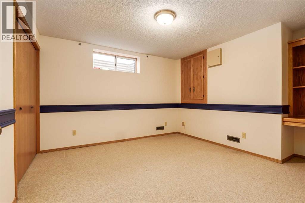 55 Oakmount Court Sw, Calgary, Alberta  T2V 5B9 - Photo 31 - A2297656