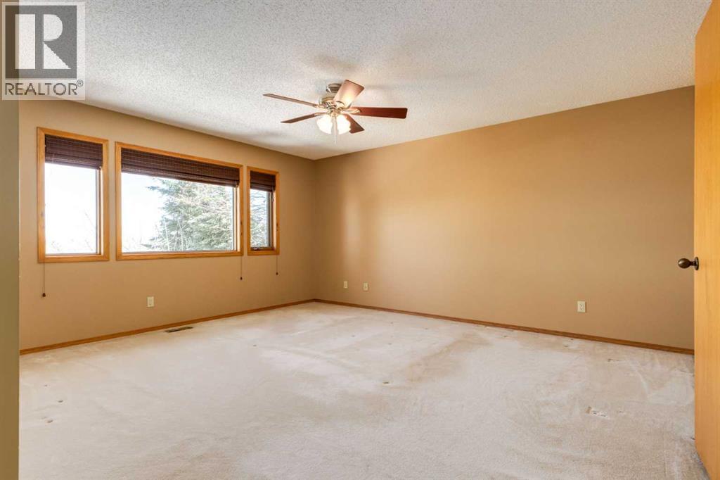 55 Oakmount Court Sw, Calgary, Alberta  T2V 5B9 - Photo 19 - A2297656