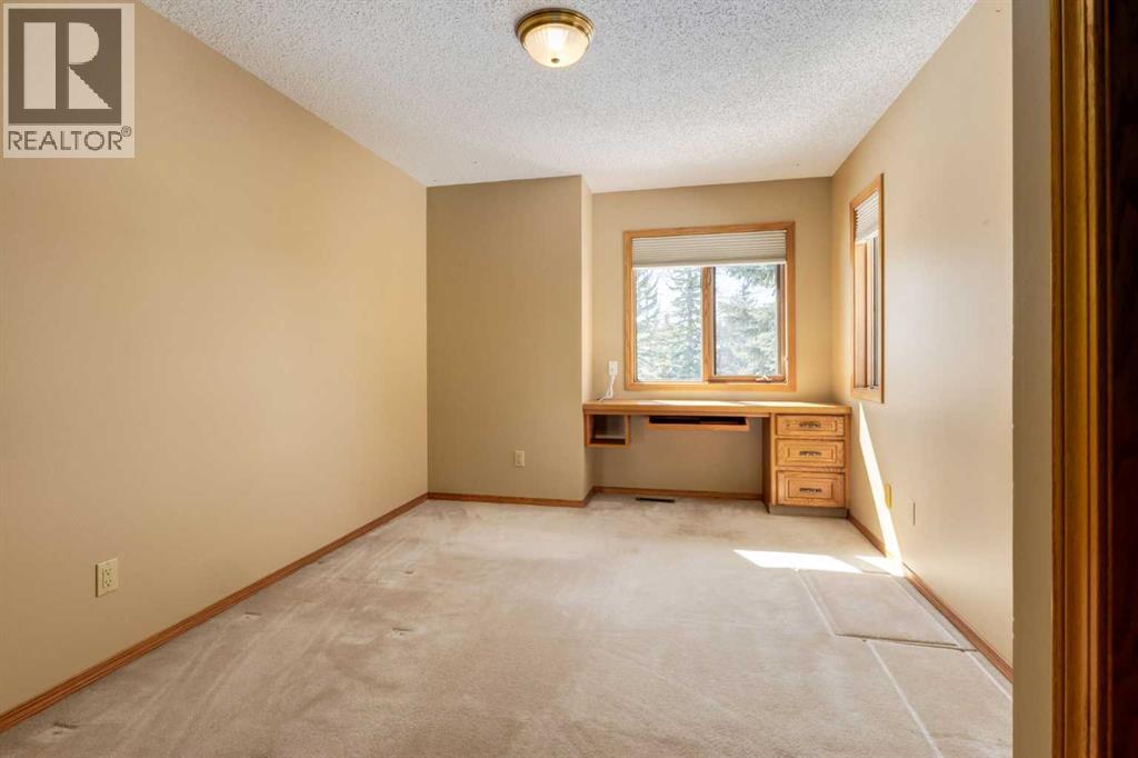 55 Oakmount Court Sw, Calgary, Alberta  T2V 5B9 - Photo 24 - A2297656