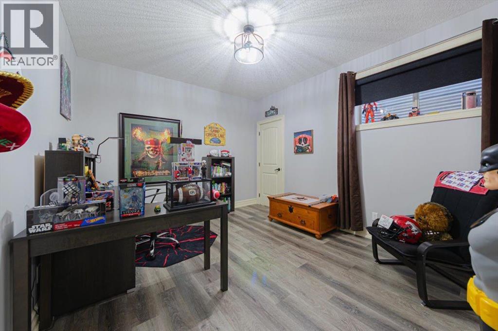 115 Montclair Place, Rural Rocky View County, Alberta  T4C 0A7 - Photo 32 - A2299384