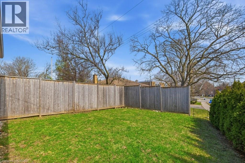 859 Queen's Boulevard, Kitchener, Ontario  N2M 1A6 - Photo 34 - 40817769