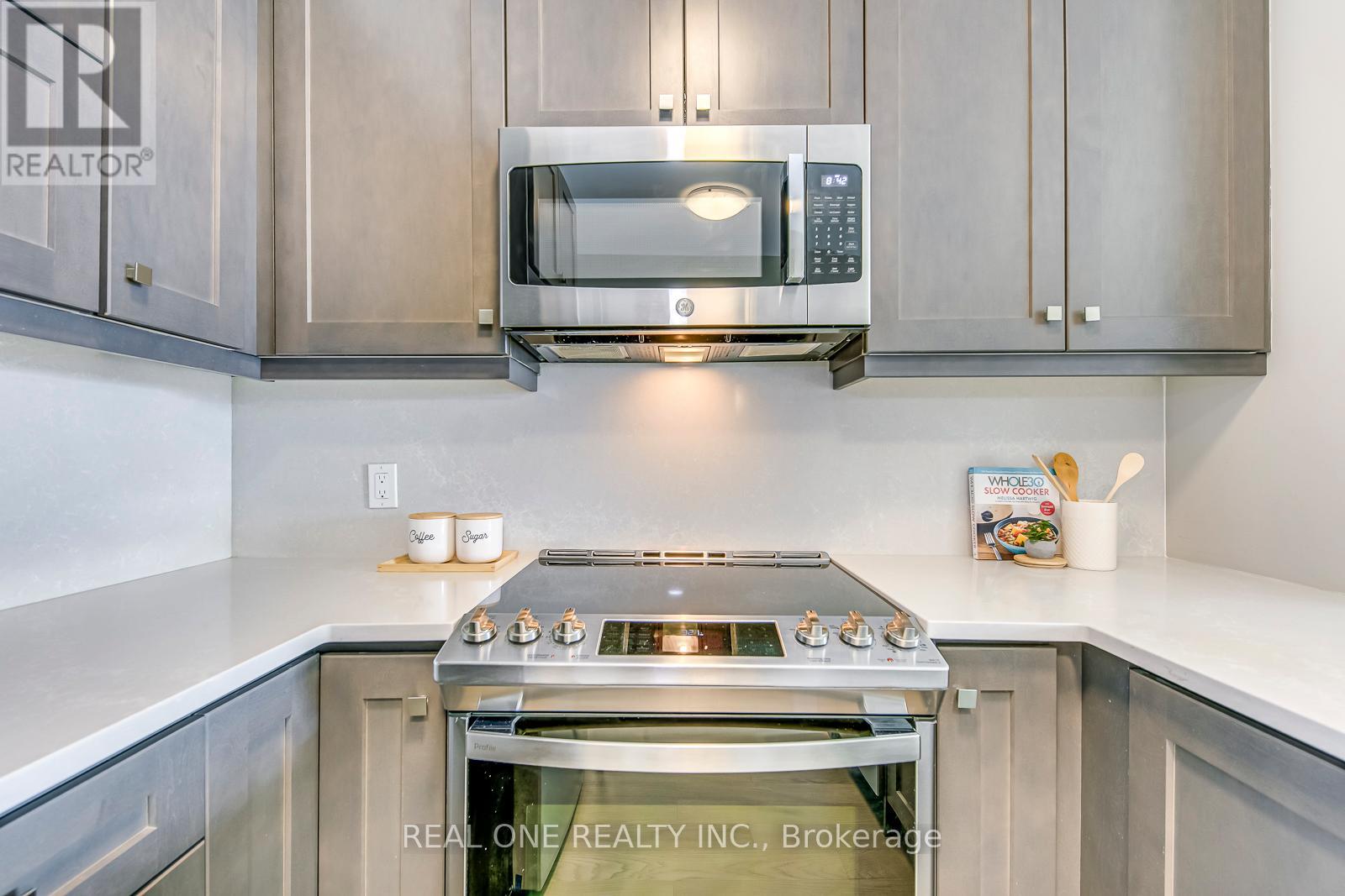 417 - 95 Dundas Street W, Oakville, Ontario  L6M 5N4 - Photo 12 - W12987436