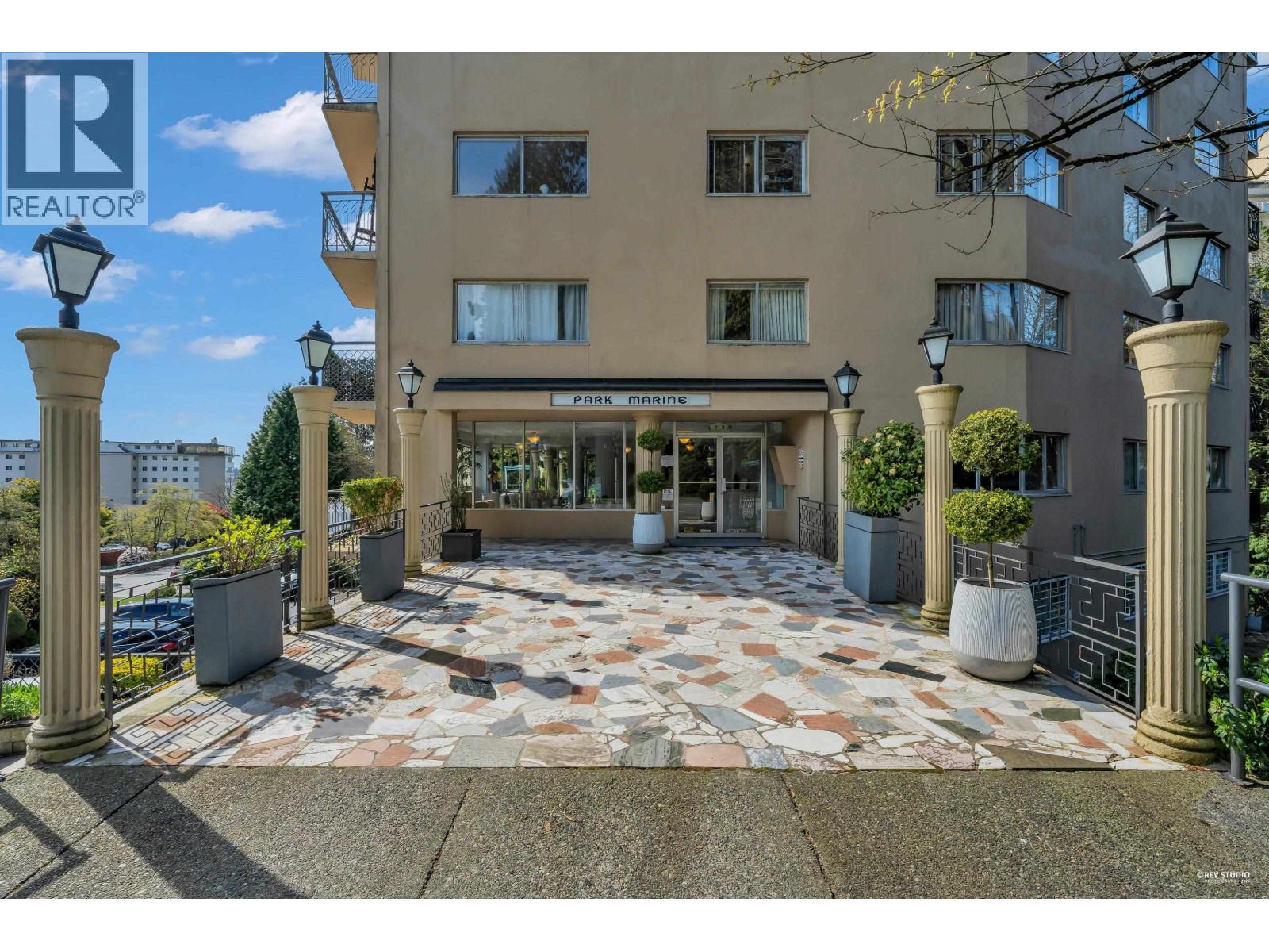 404 1930 Marine Drive, West Vancouver, British Columbia  V7V 1J8 - Photo 1 - R3109903