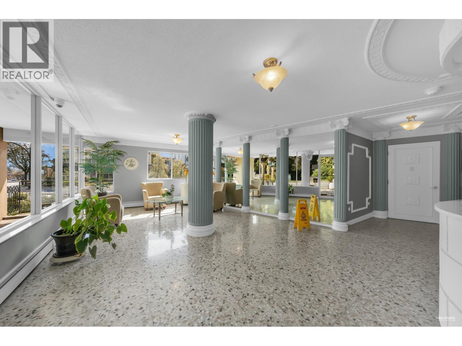 404 1930 Marine Drive, West Vancouver, British Columbia  V7V 1J8 - Photo 2 - R3109903