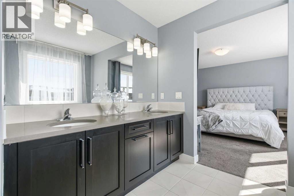 12 Ranchers Bay, Okotoks, Alberta  T1S 0P2 - Photo 35 - A2297121