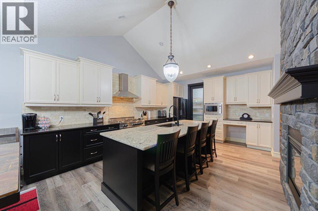 115 Montclair Place, Rural Rocky View County, Alberta  T4C 0A7 - Photo 13 - A2299384