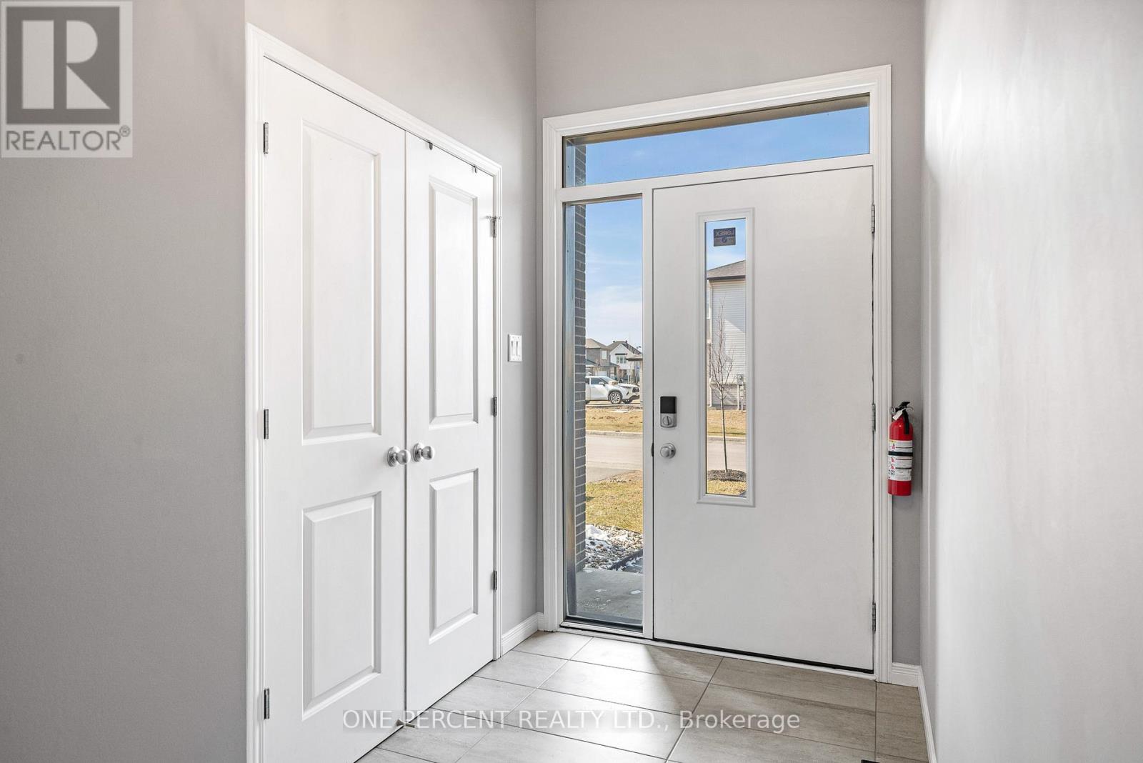 910 Paseana Place, Ottawa, Ontario  K2V 0P4 - Photo 3 - X12987462