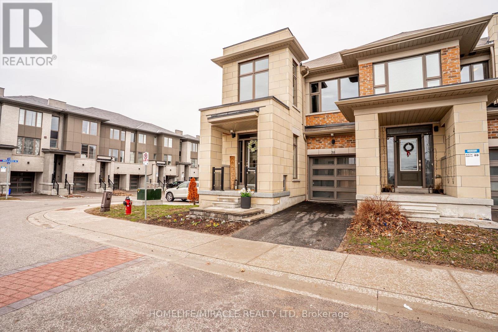 136 - 58 Donald Fleming Way, Whitby, Ontario  L1R 0N8 - Photo 2 - E12987474