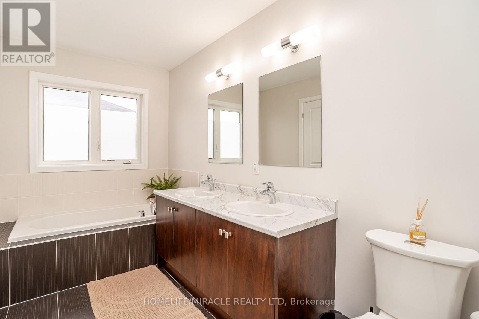 136 - 58 Donald Fleming Way, Whitby, Ontario  L1R 0N8 - Photo 29 - E12987474