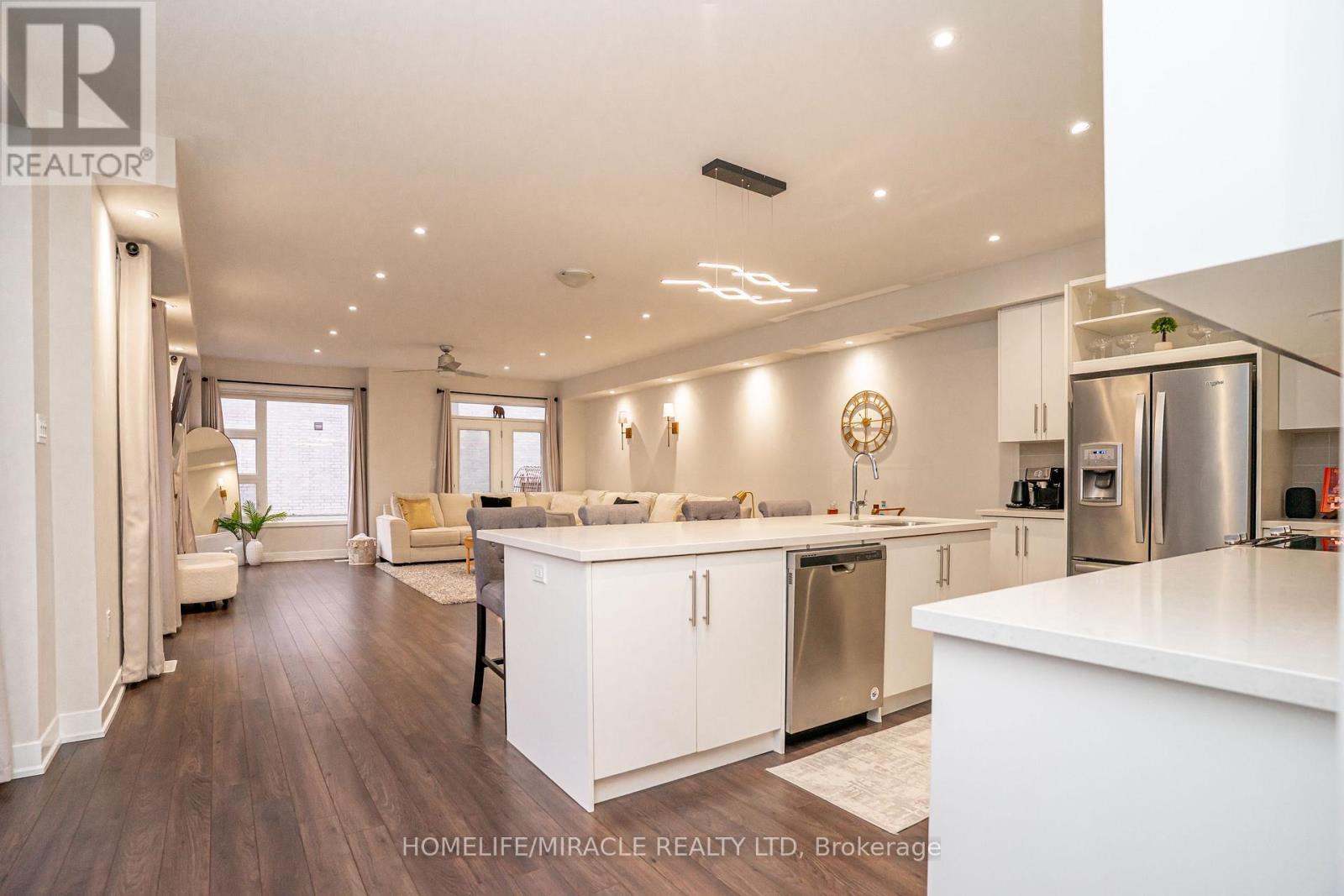 136 - 58 Donald Fleming Way, Whitby, Ontario  L1R 0N8 - Photo 9 - E12987474