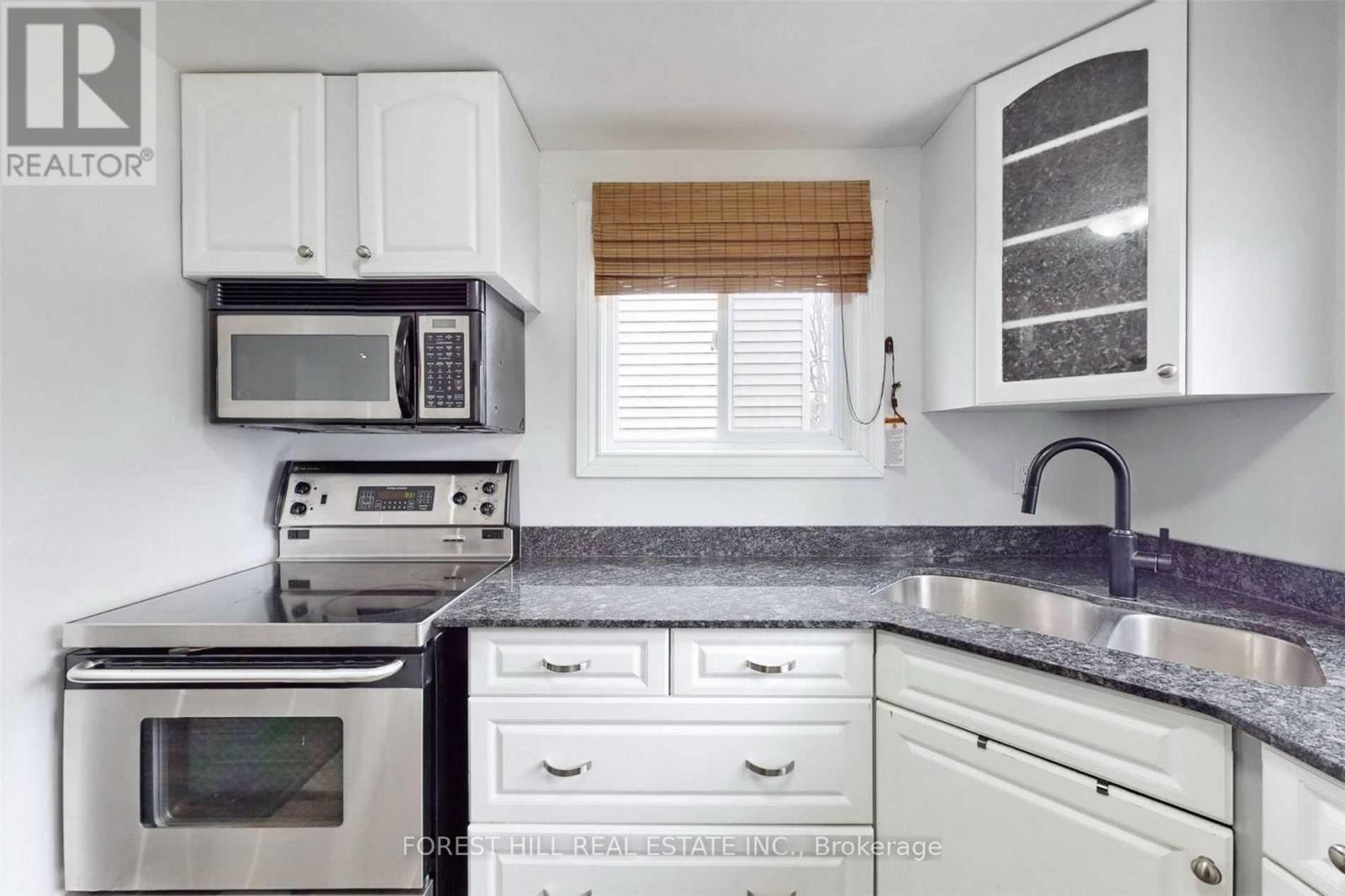 213 Hickling Trail, Barrie, Ontario  L4M 5W6 - Photo 12 - S12824508