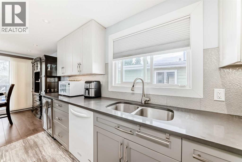 52a Queen Alexandra Close Se, Calgary, Alberta  T2J 3P8 - Photo 5 - A2286786