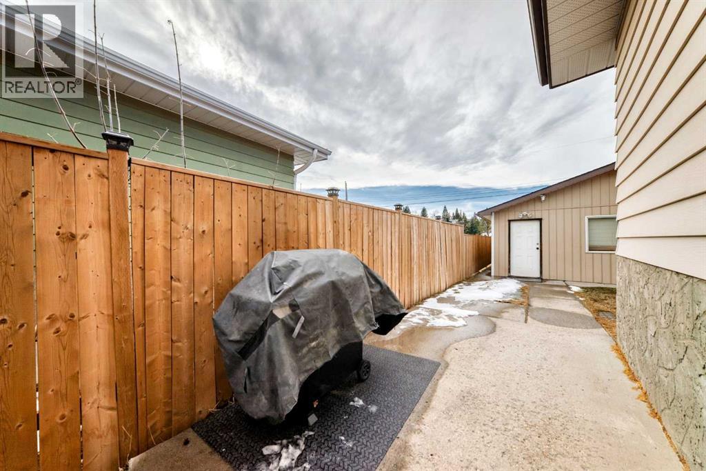 52a Queen Alexandra Close Se, Calgary, Alberta  T2J 3P8 - Photo 35 - A2286786