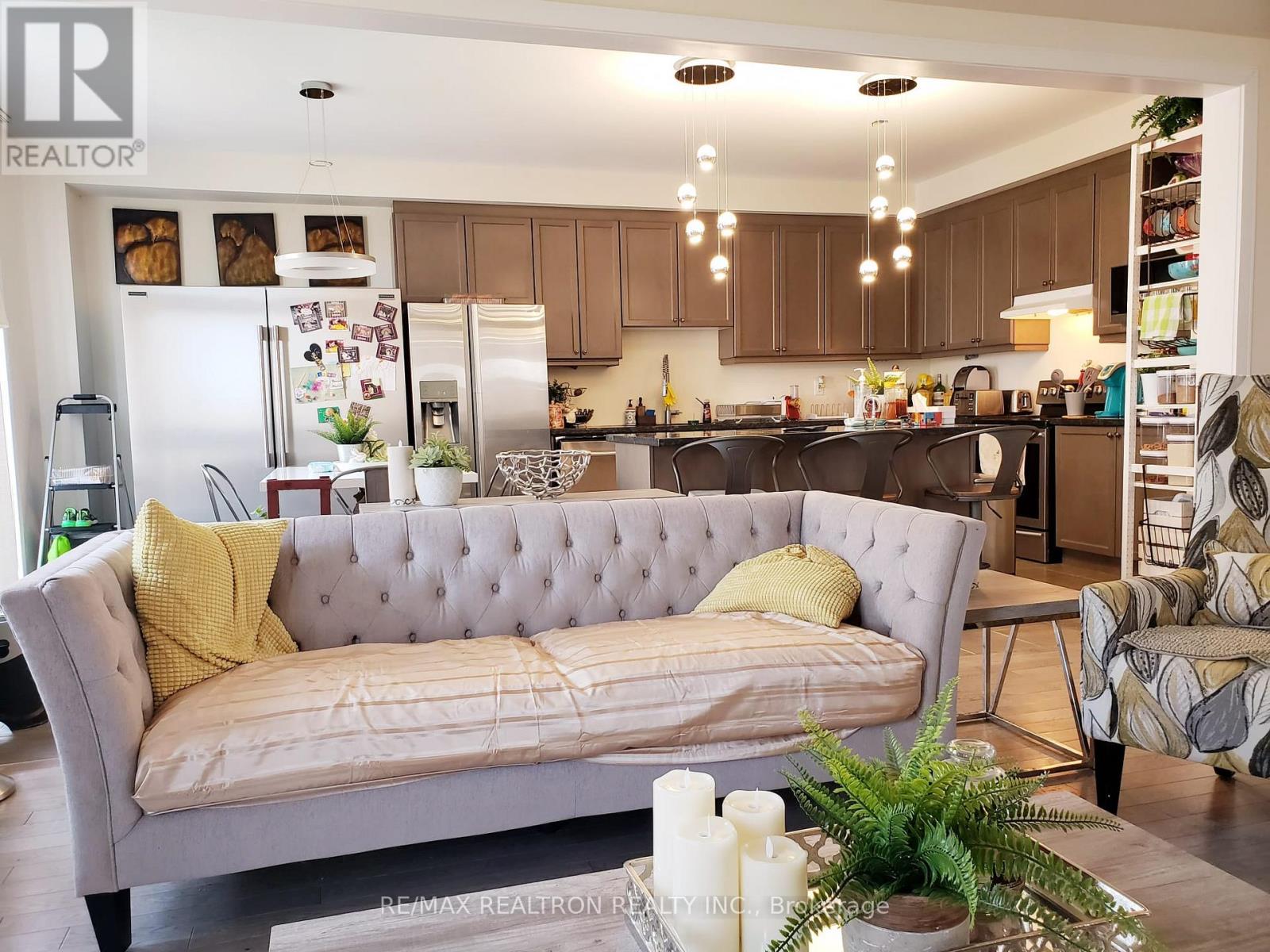 78 Ben Sinclair Avenue, East Gwillimbury, Ontario  L0G 1R0 - Photo 4 - N12987496