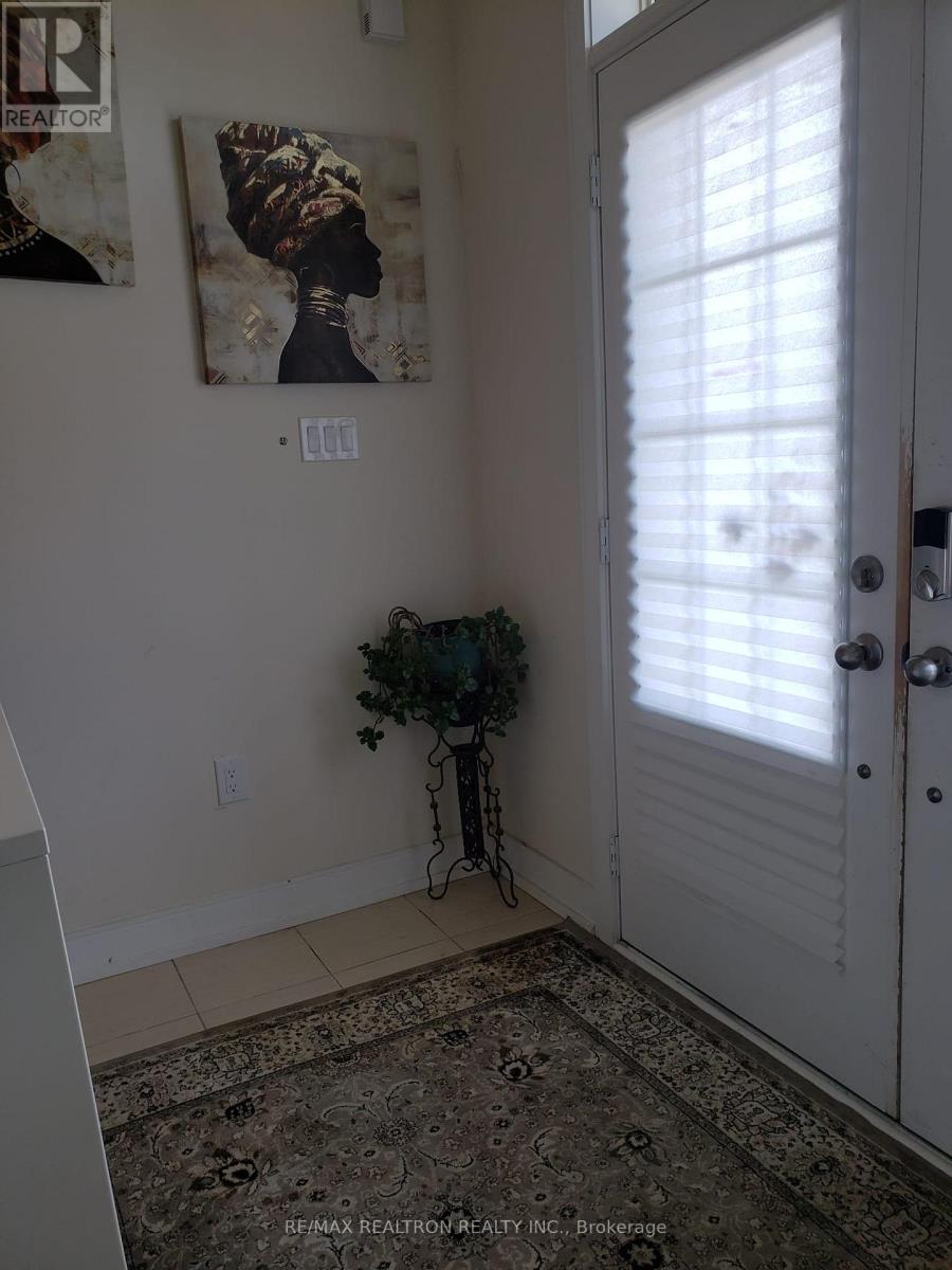 78 Ben Sinclair Avenue, East Gwillimbury, Ontario  L0G 1R0 - Photo 5 - N12987496