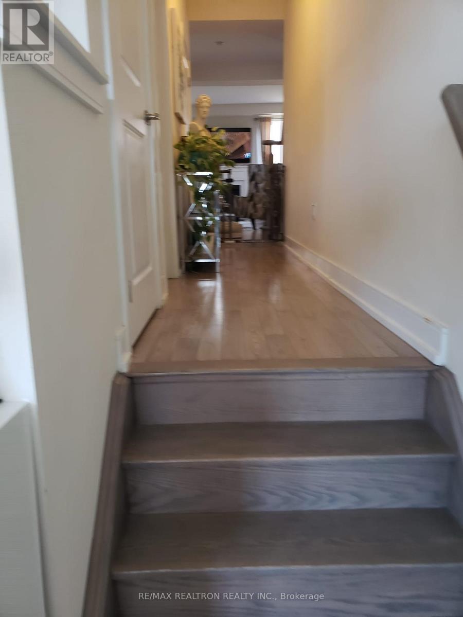 78 Ben Sinclair Avenue, East Gwillimbury, Ontario  L0G 1R0 - Photo 6 - N12987496