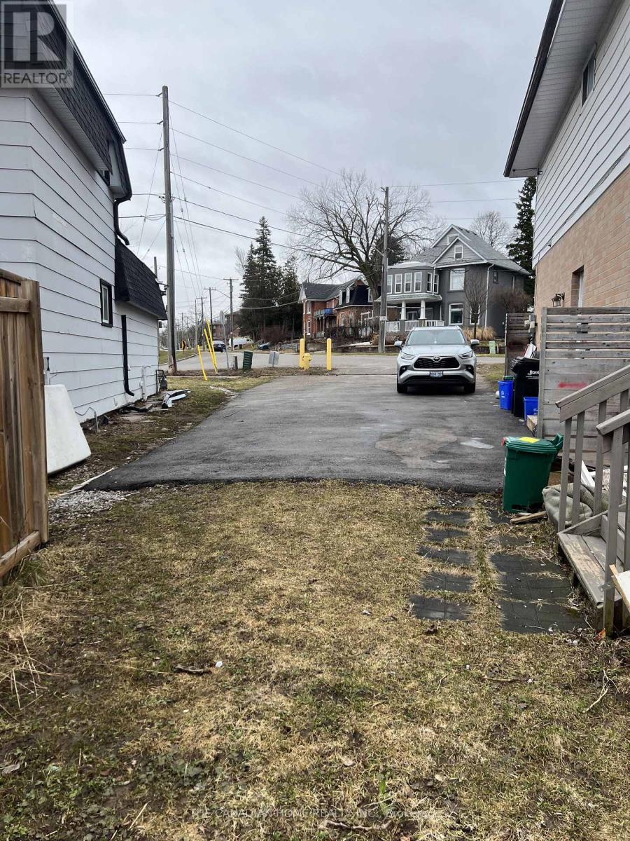 108 Mulcaster Street, Barrie, Ontario  L4M 3M6 - Photo 12 - S12987480