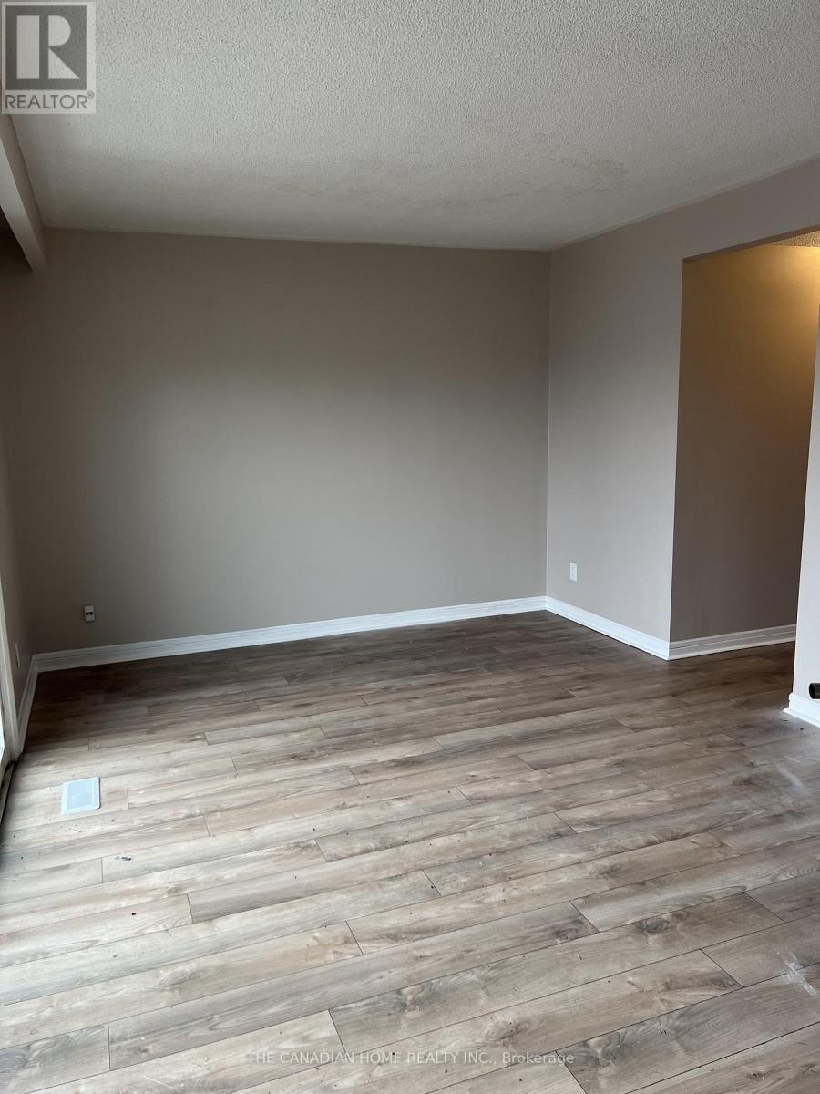 108 Mulcaster Street, Barrie, Ontario  L4M 3M6 - Photo 3 - S12987480