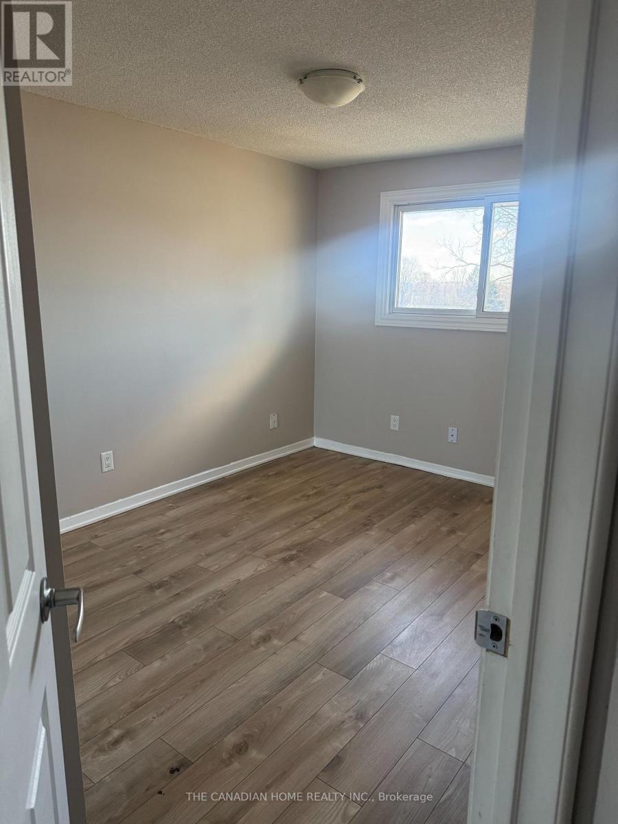 108 Mulcaster Street, Barrie, Ontario  L4M 3M6 - Photo 4 - S12987480