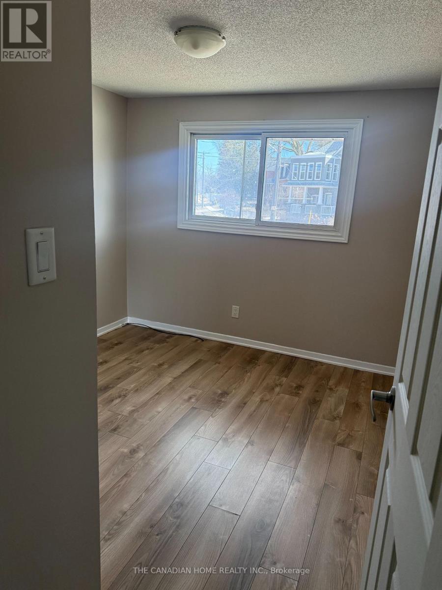 108 Mulcaster Street, Barrie, Ontario  L4M 3M6 - Photo 5 - S12987480