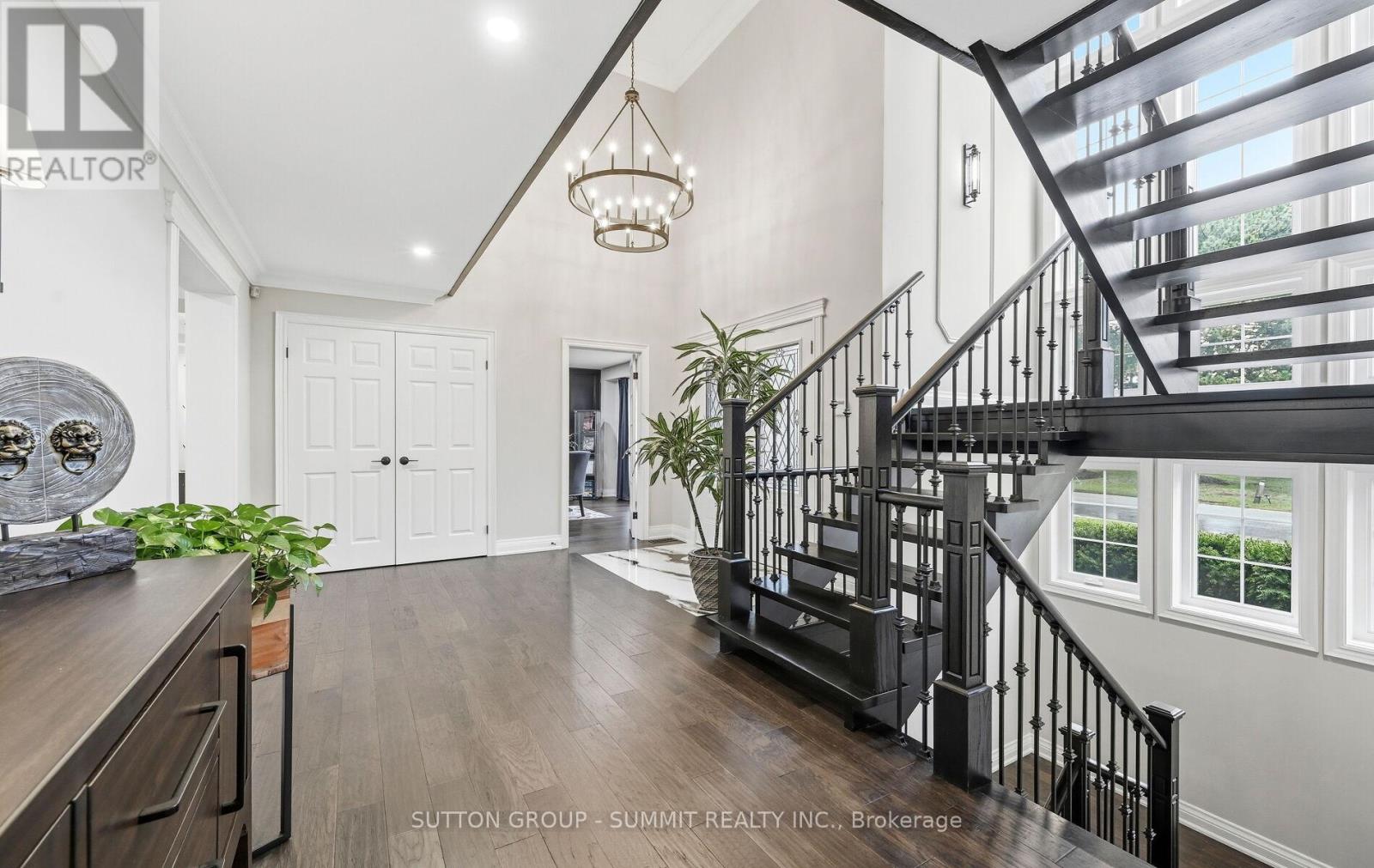 1095 Geran Crescent, Mississauga, Ontario  L5H 4A9 - Photo 4 - W12987482